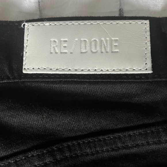 RE/DONE 90’s High Rise Ankle Crop in Jet Black denim with knee rips and hole - Picture 3 of 6